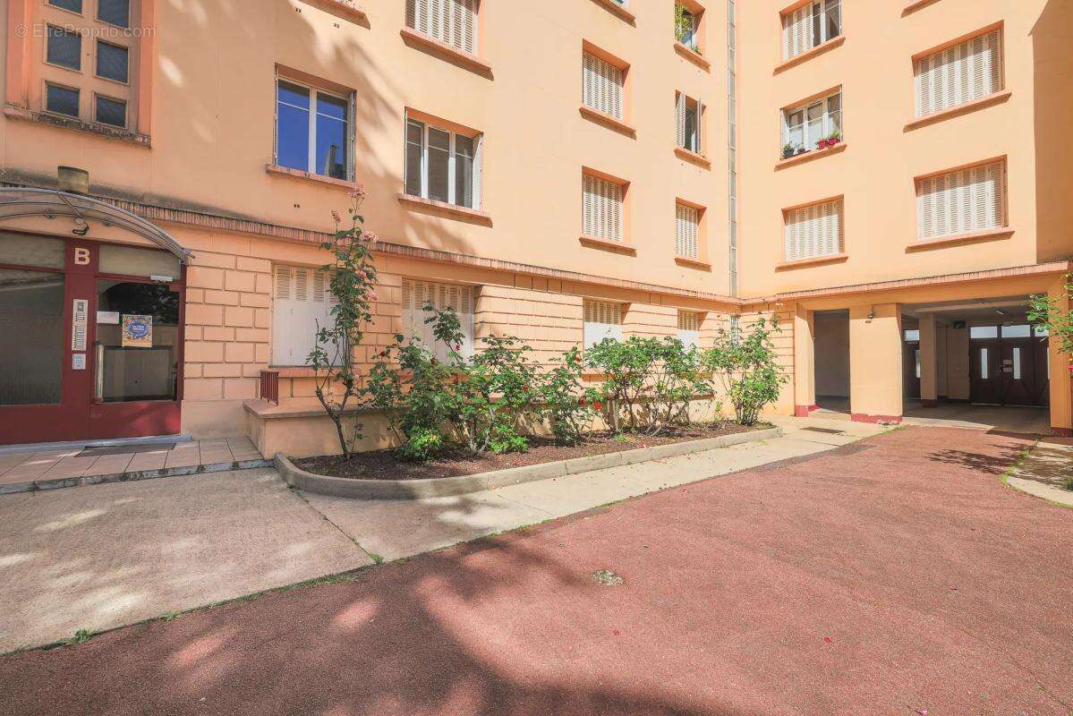 Appartement à COURBEVOIE