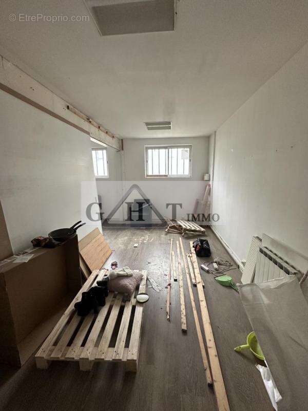 Commerce à ROMAINVILLE