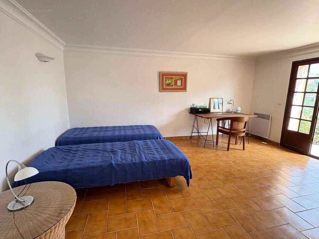 Maison à ROQUEBRUNE-SUR-ARGENS