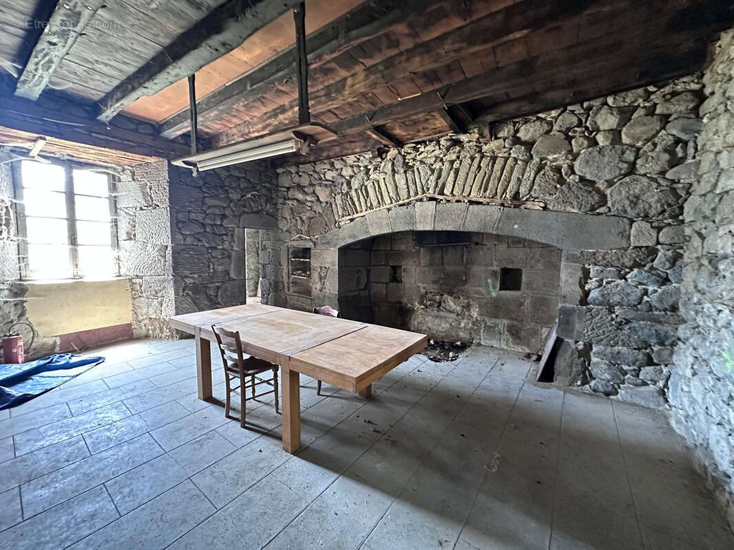 Maison à LACROIX-BARREZ