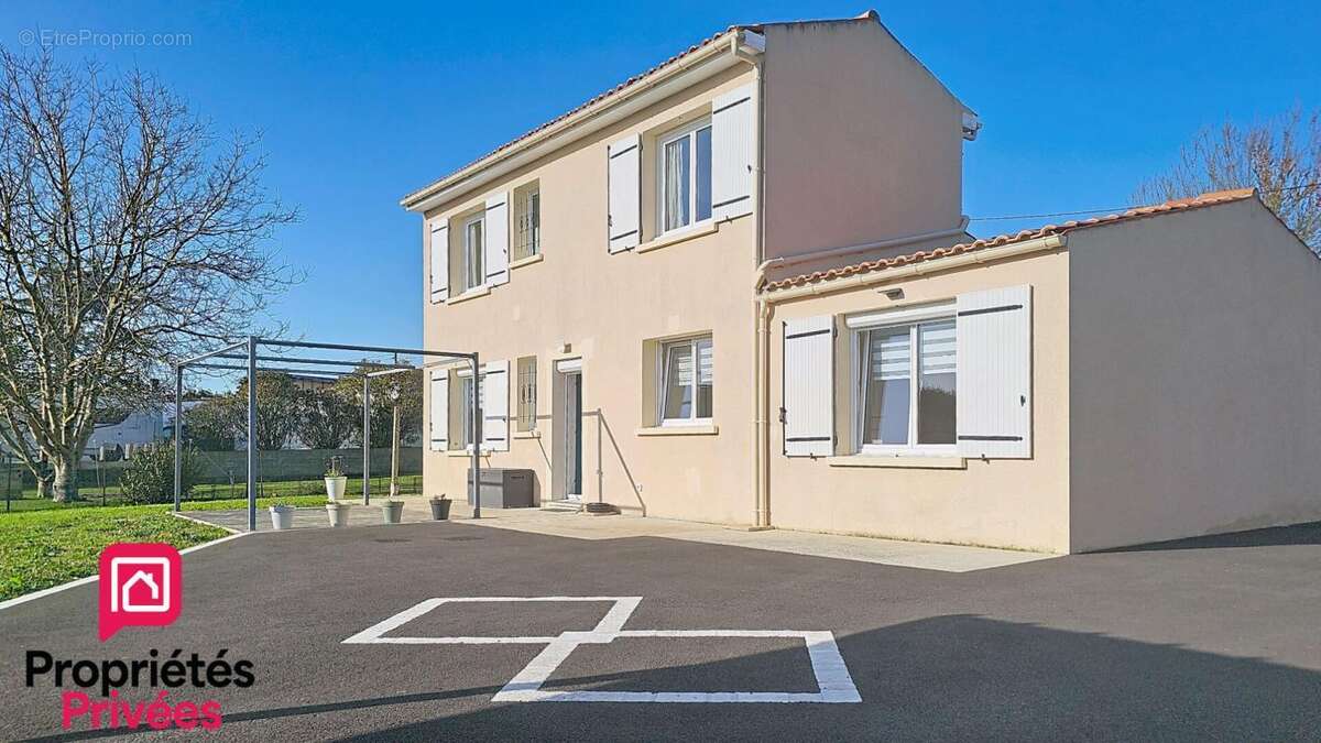 Maison à MARENNES