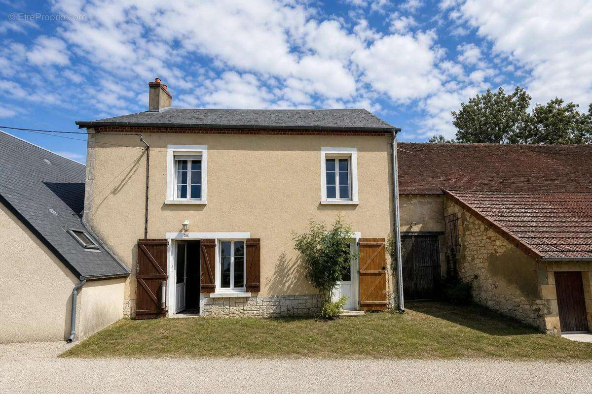 Maison à COUARGUES