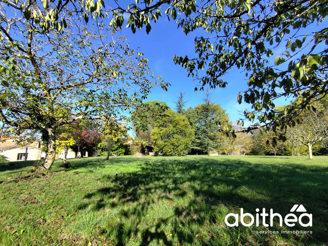 Terrain à SAINT-CIERS-D&#039;ABZAC