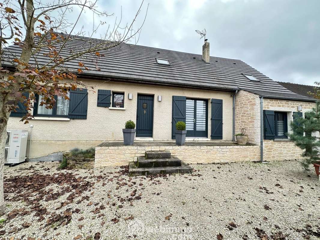 Coup de c½ur assuré pour cette maison d'une surface habitable de 187 m² - Maison à MAUREGNY-EN-HAYE