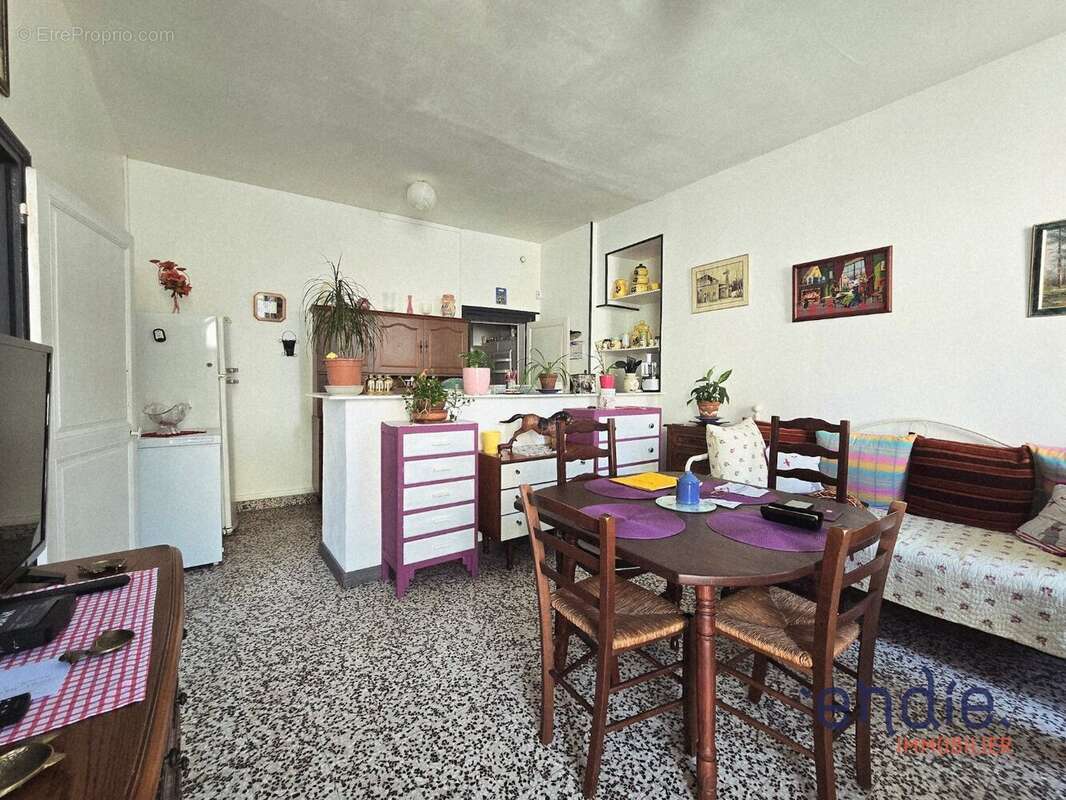 Ensemble immobilier de 3 logements  Rentabilité attractive d'environ 11 %  Saint-Pierre-le-Moûtier - photo 2