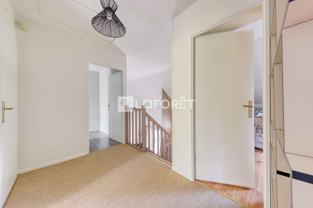 Maison à OZOIR-LA-FERRIERE