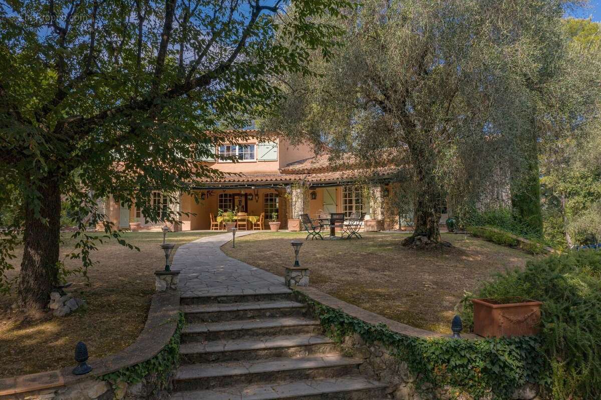 Maison à ROQUEFORT-LES-PINS