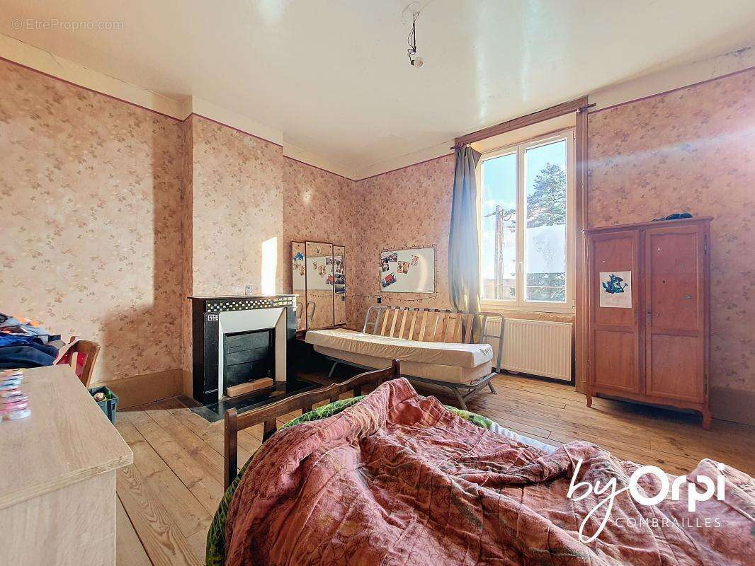 Maison à MONTEL-DE-GELAT