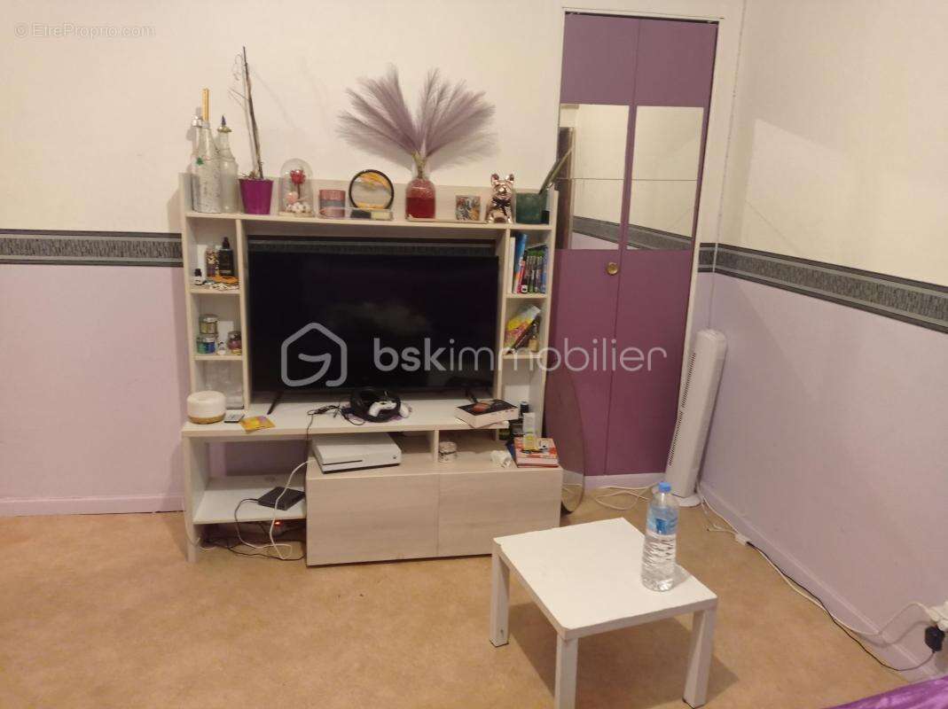 Centre ville de vesoul,   a visiter grand appartement spacieux t1 en  dernier etage - photo 4