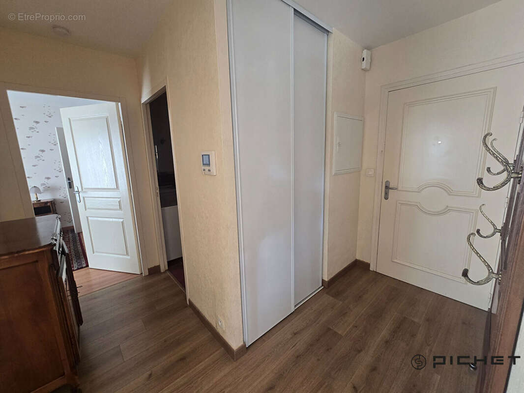 LA ROCHELLE VIEUX PORT LA GARE Appartement La Rochelle 2 pièces de 52m² avec parking privé - photo 10