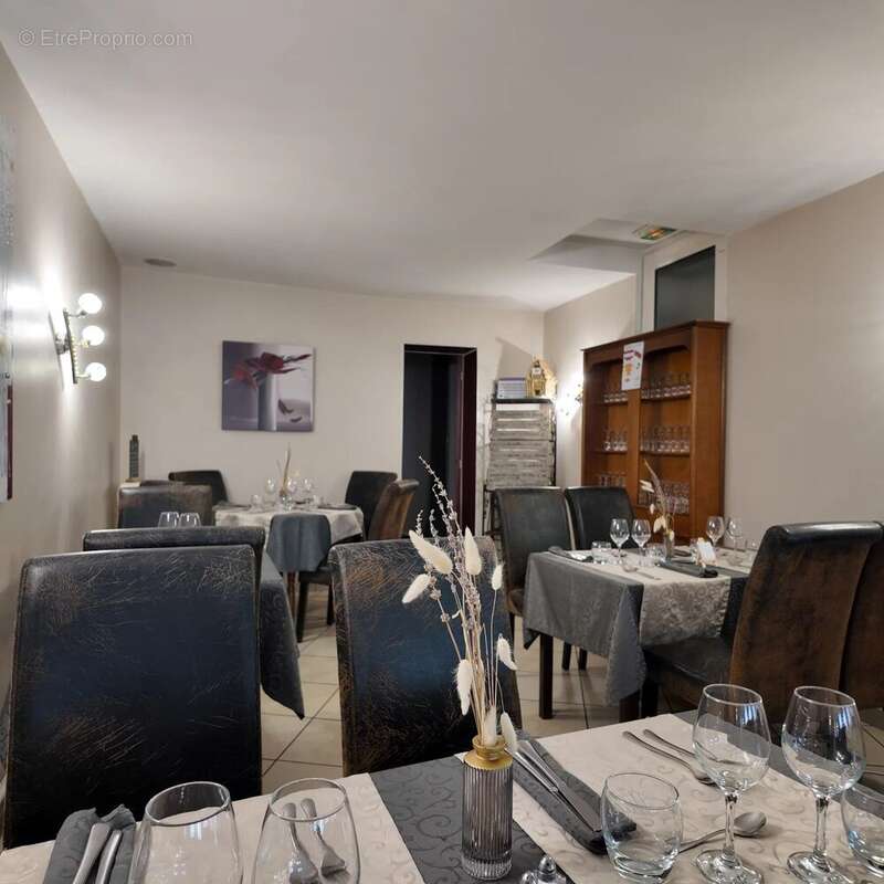 Commerce à LONGUEIL-ANNEL