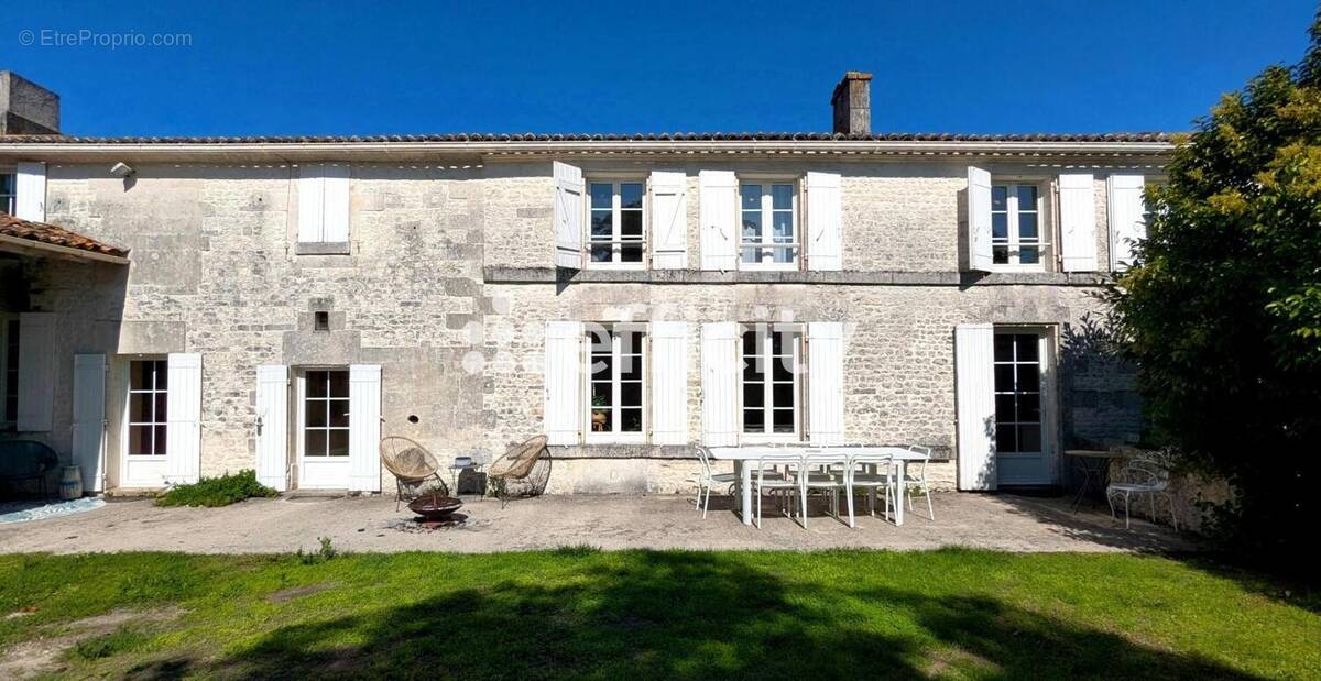 Maison à ANGEAC-CHAMPAGNE