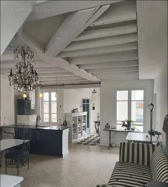 Appartement à PARIS-3E