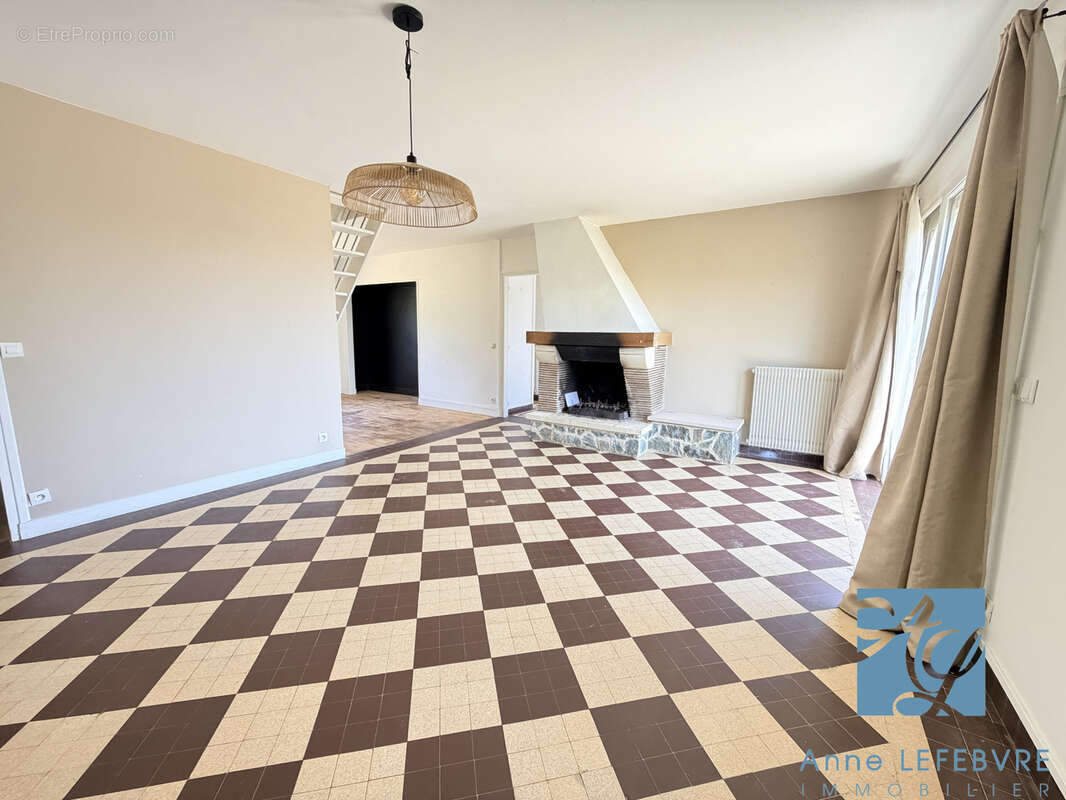 Maison de 5 pièces avec jardin et sous-sol - photo 2