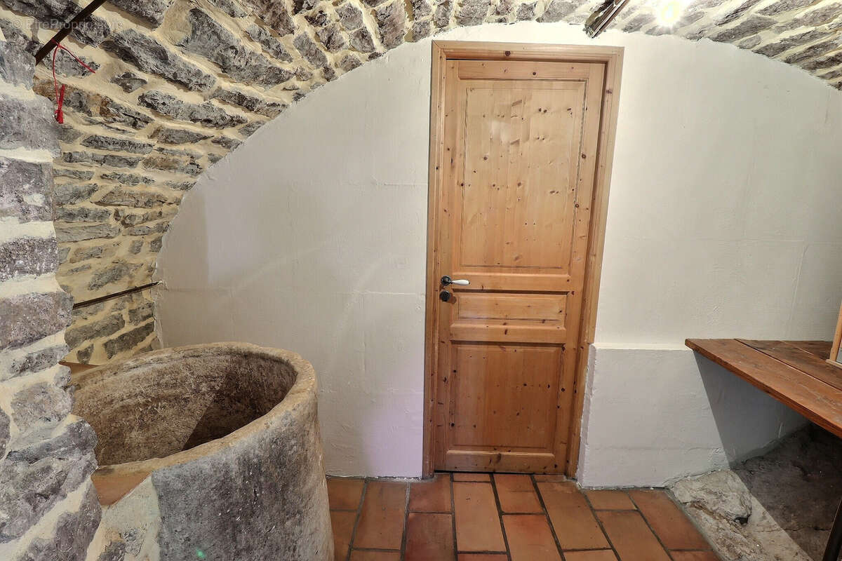 Maison à SAINT-BAUZILLE-DE-MONTMEL