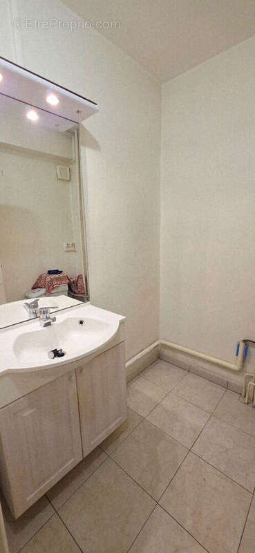 Appartement à BAGNOLS-SUR-CEZE