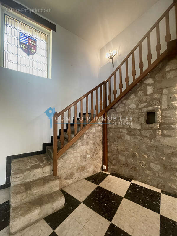 Maison à LA GARDE-ADHEMAR
