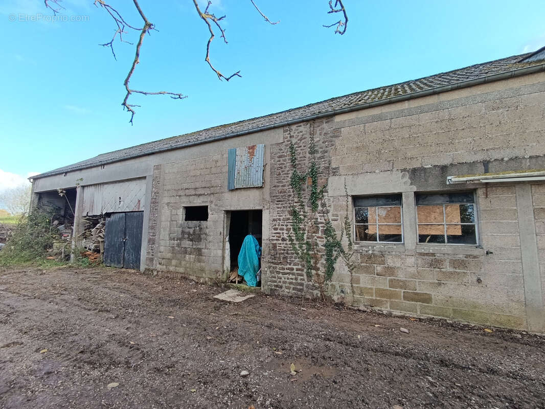 Parking à TESSY-SUR-VIRE