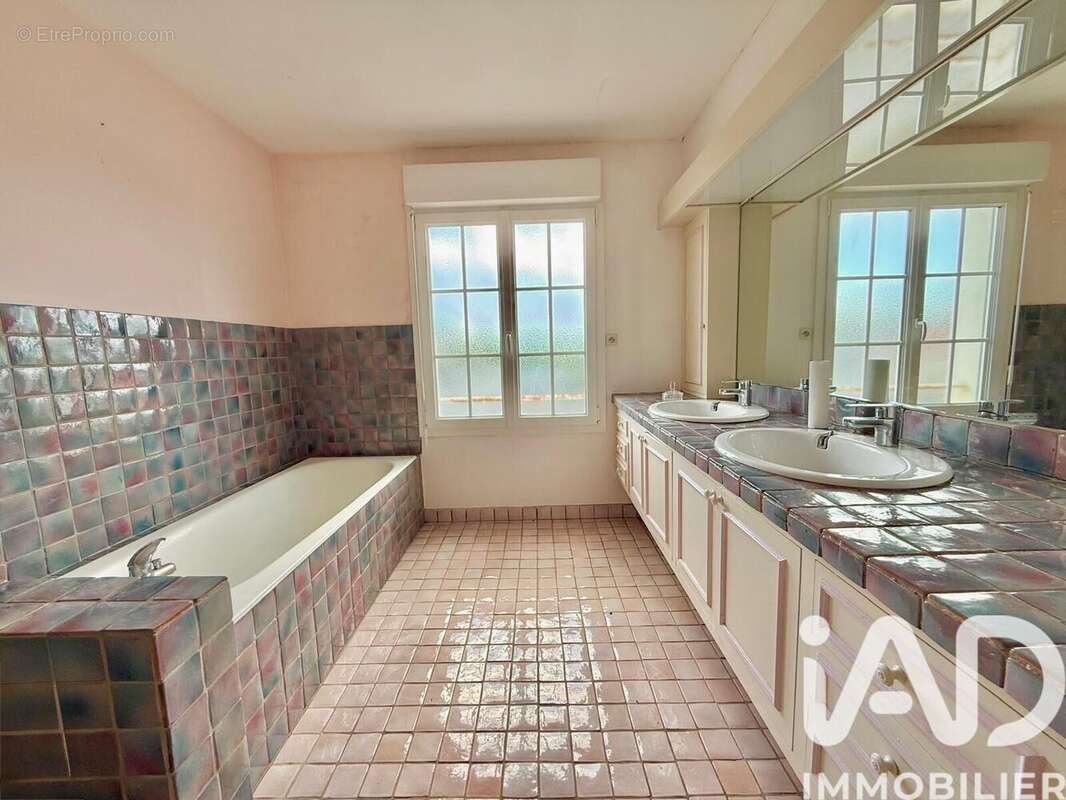 Maison 254 m² à Saujon  - photo 9