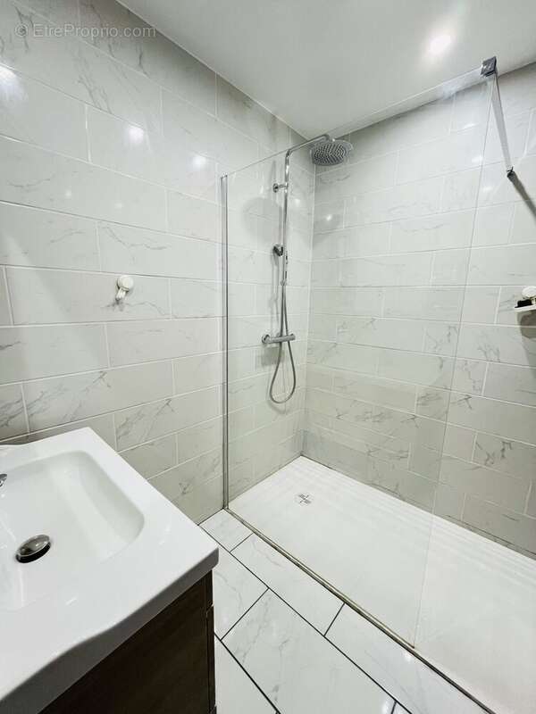 Appartement 253 m² à Neris-Les-Bains  - photo 8