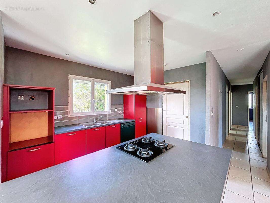 Maison à SAINT-DONAT-SUR-L'HERBASSE