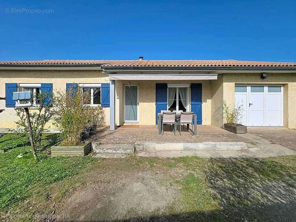 Maison à LUZINAY