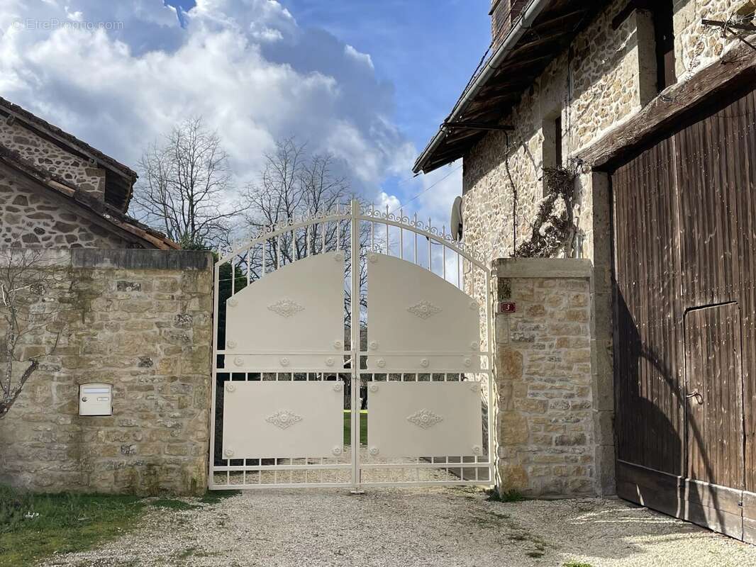Maison de caractère de 4 chambres en pleine campagne,  avec près de 2ha de terrain attenant - photo 16