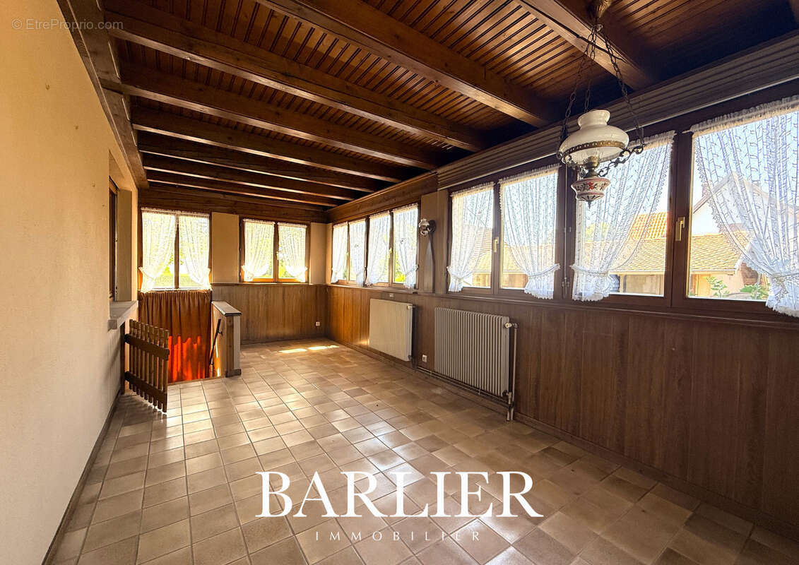 Maison familiale de 212 m2 sur 762 m2 de terrain avec garage et jardin - photo 6