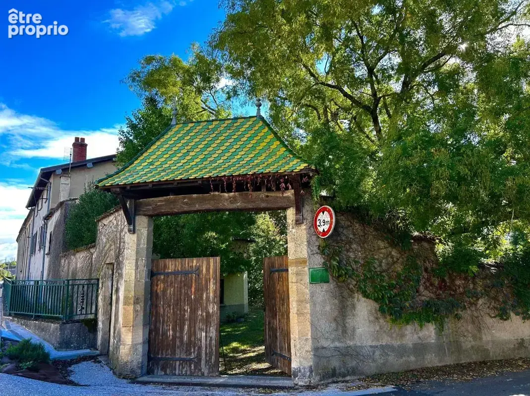 Opportunité rare pour professionnels — Bâtiment de caractère de 450 m² sur 3 niveaux avec jardin de 1 000 m² - photo 2
