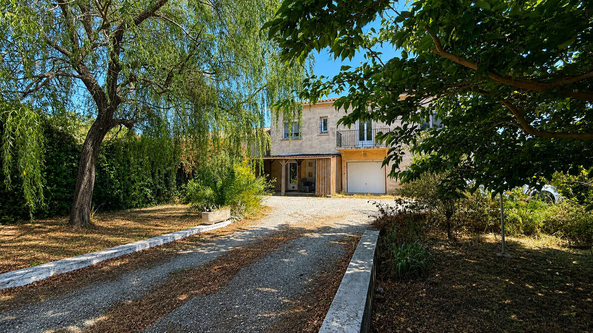 Proche carcassonne - maison 126 m2 - piscine - 3 chambres - terrain 1180m2 - grand garage - 40m2 a aménager - photo 2