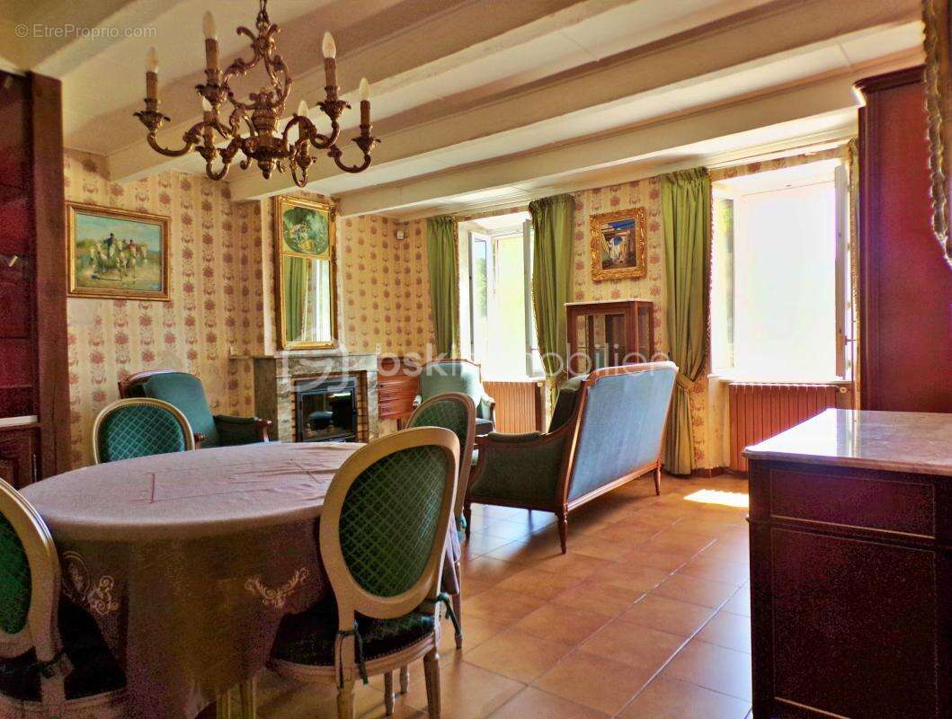  RIEUSSEC – Maison de village 144 m² – Terrain 600 m² – 4 chambres – DPE D - photo 3