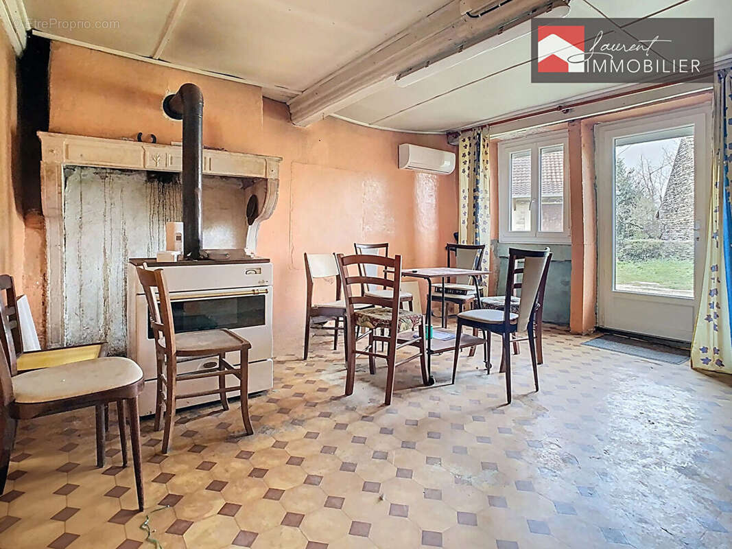 Maison à L'ABERGEMENT-DE-CUISERY