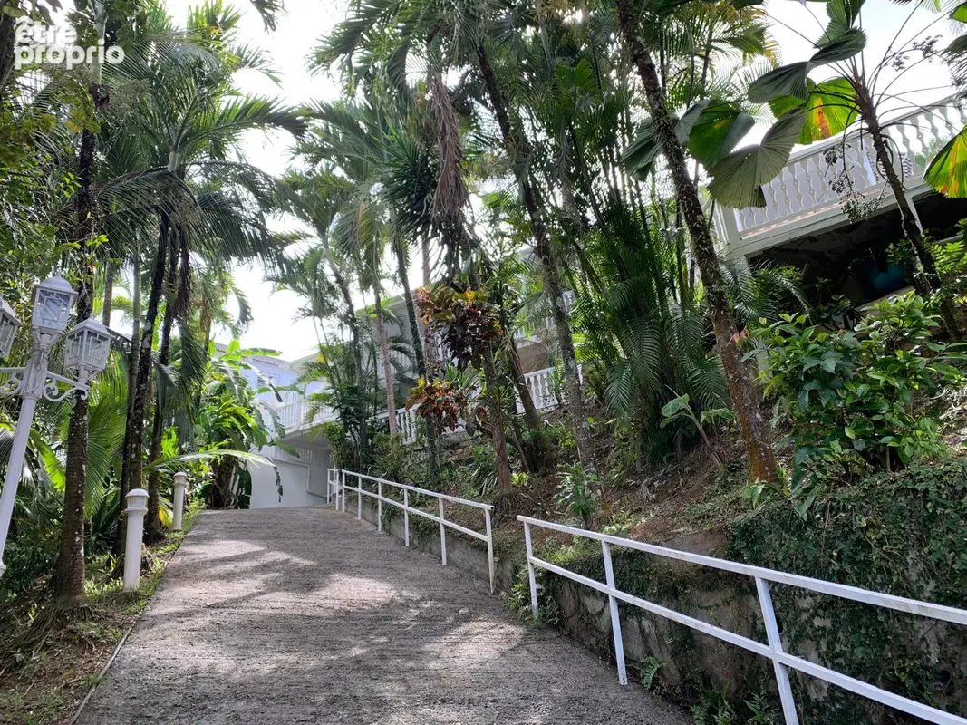 A vendre villa t7 - 190 m2 - vue mer & montagne - lamentin - photo 1