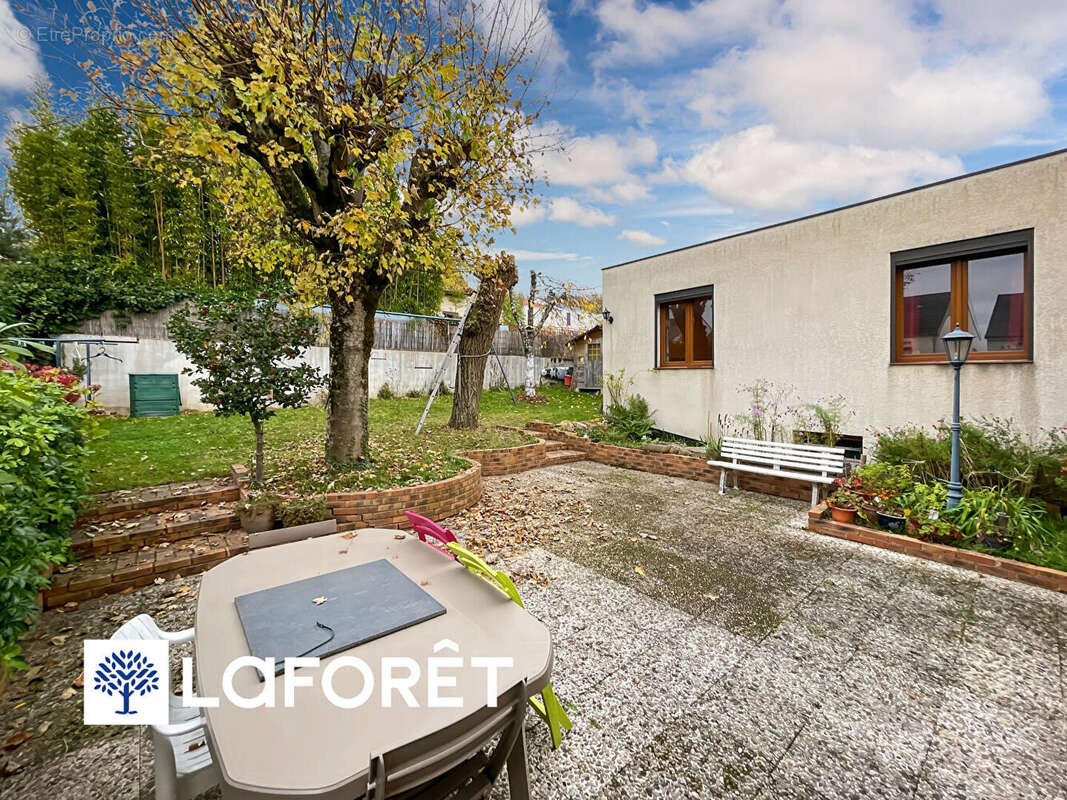 Maison à SAULX-LES-CHARTREUX