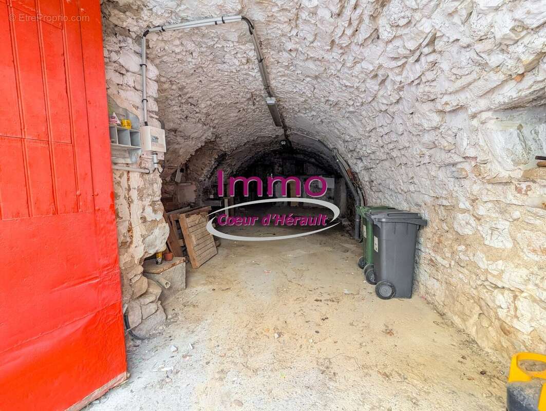 Maison à MONTPEYROUX