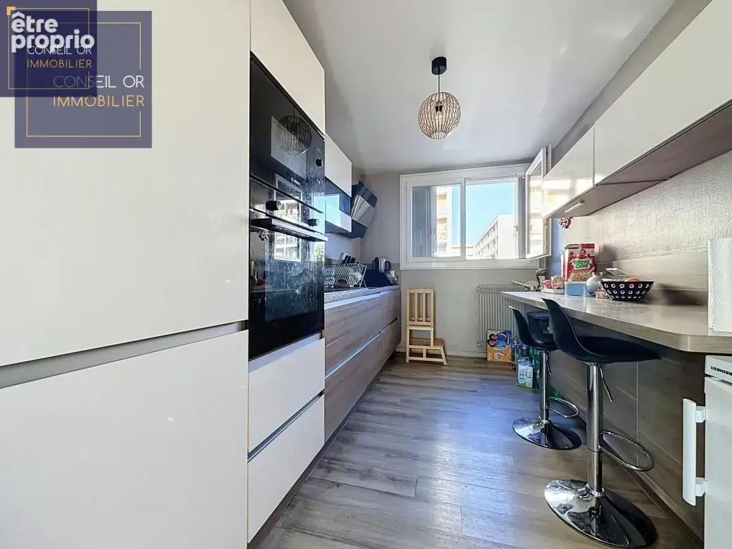 Appartement Oullins T5 - 4 chambres - Balcons - Place de parking et cave - photo 5