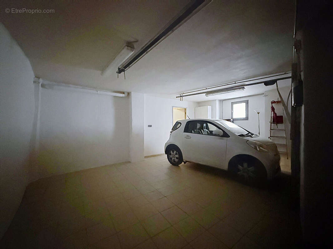 Duplex de  95.92 m2 avec Terrasse et Double Garage , Coeur Historique d'Avignon - photo 9