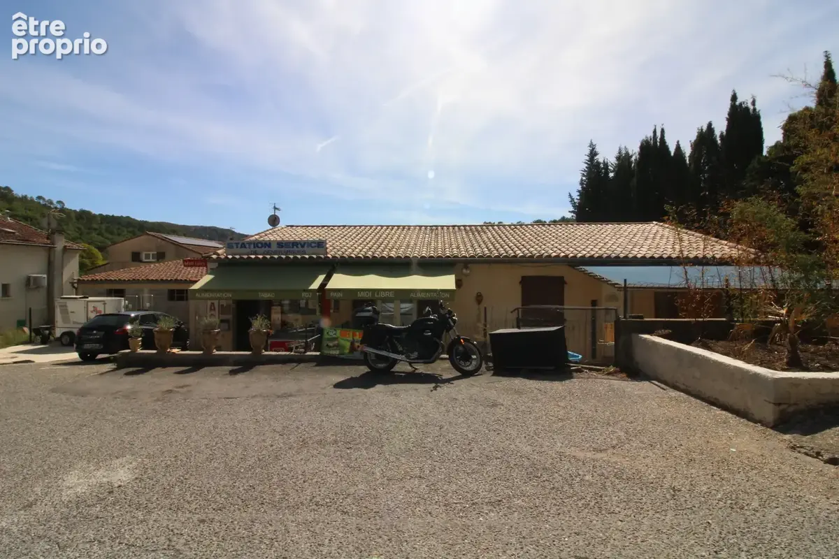FONDS DE COMMERCE Multiservices avec maison de 97 m2. - photo 8