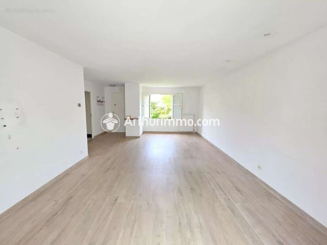 Maison à SAVIGNY-LE-TEMPLE