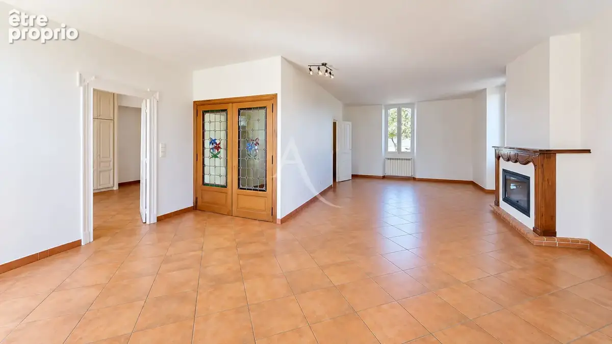 Maison de caractère 272 m² avec piscine  - La Tour-du-Crieu - photo 4