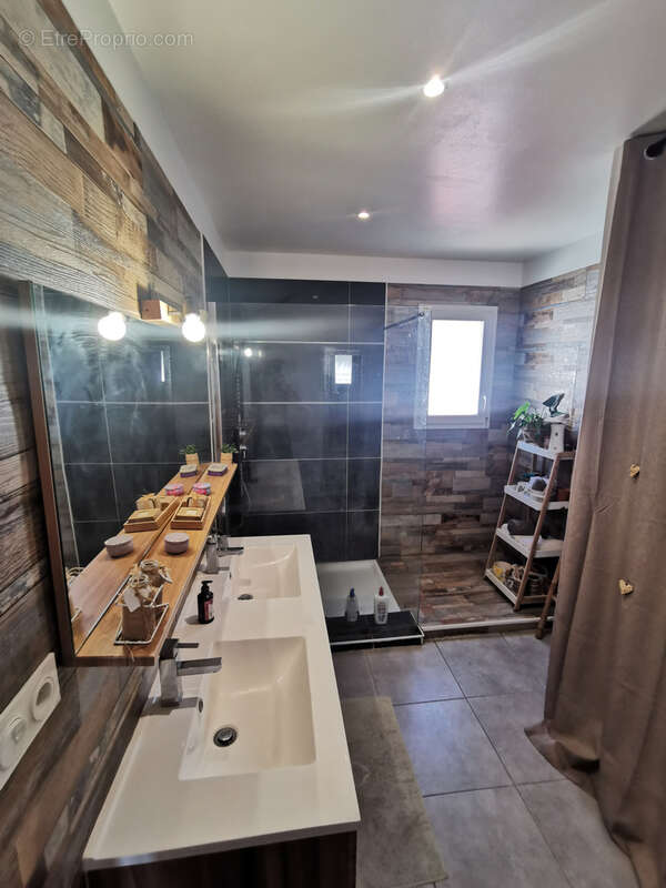 Maison à SAINT-MATHIEU-DE-TREVIERS