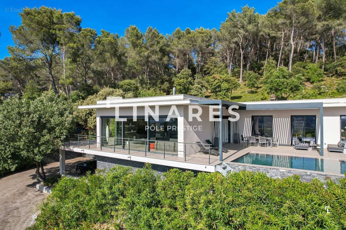 LE PANORAMA - Villa contemporaine d’architecte de 283m2 avec vue panoramique - Piscine à débordement - Bouc-Bel-Air - photo 2
