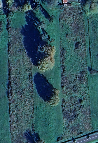 Terrain à MENESPLET