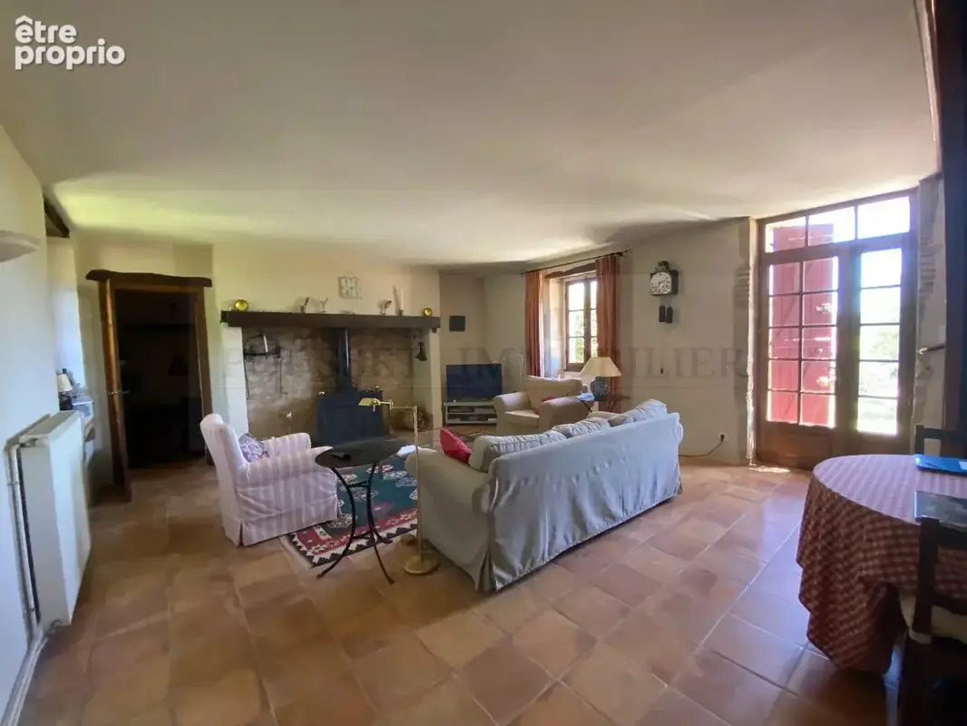 Superbe propriété en pierre avec gîte, piscine et dépendances au cœur de la vallée du Lot - photo 11