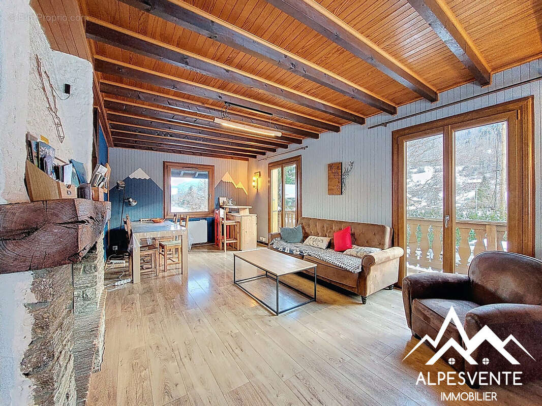 Maison à LA RIVIERE-ENVERSE