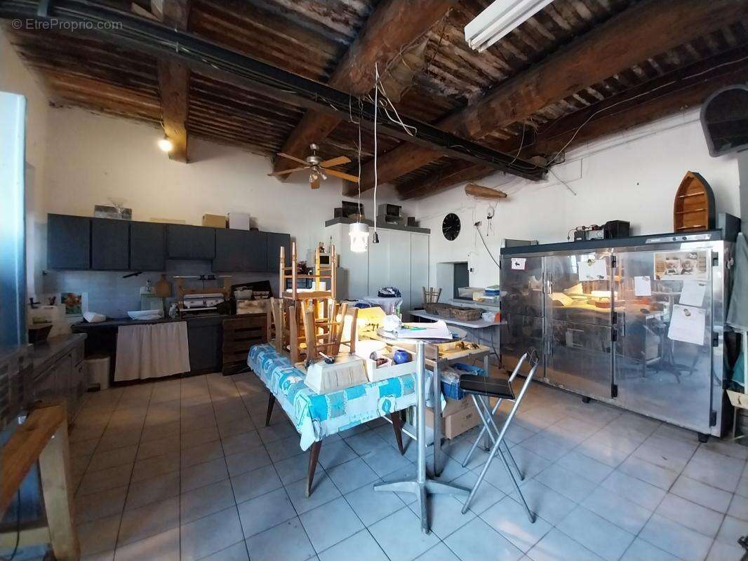 Vente immeuble à Marseillan avec appartement et locaux - photo 21