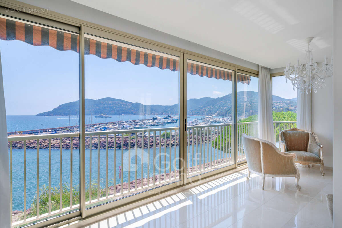 Appartement à MANDELIEU-LA-NAPOULE