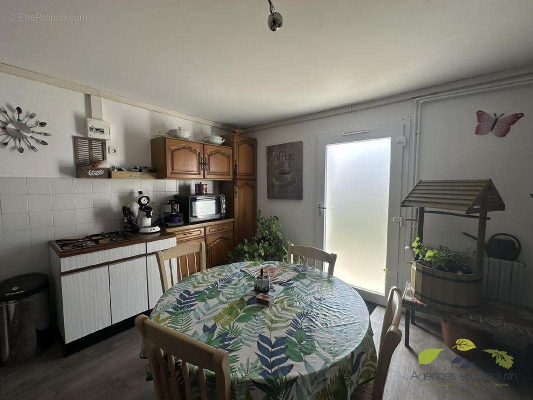 Maison à SAINT-LEONARD-DE-NOBLAT