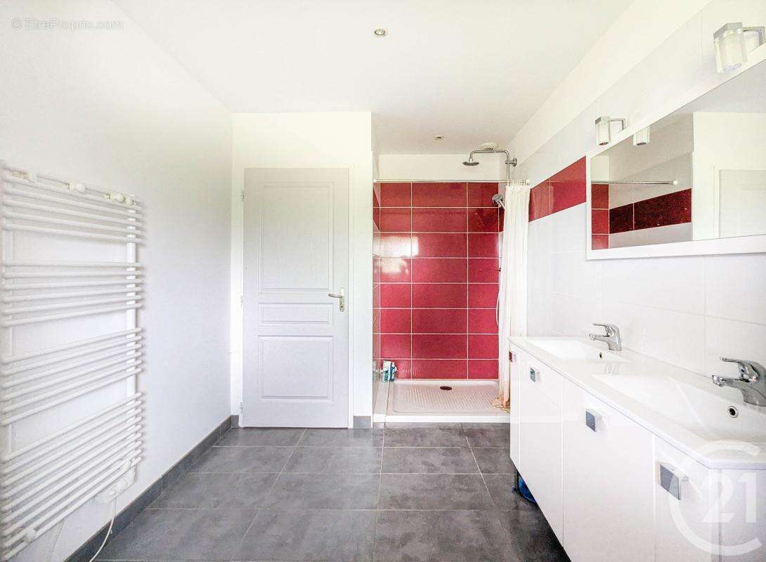 Maison à CHAILLAC-SUR-VIENNE