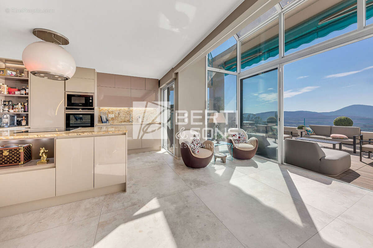 Appartement à MANDELIEU-LA-NAPOULE